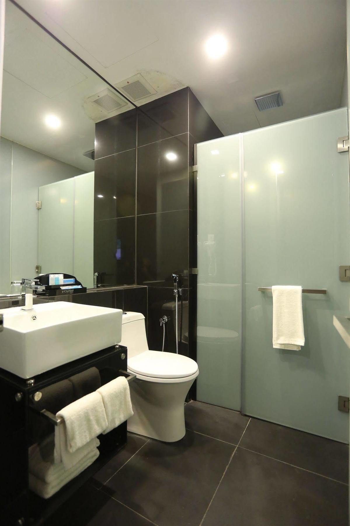 E.City Hotel@Onecity Subang Jaya Bagian luar foto